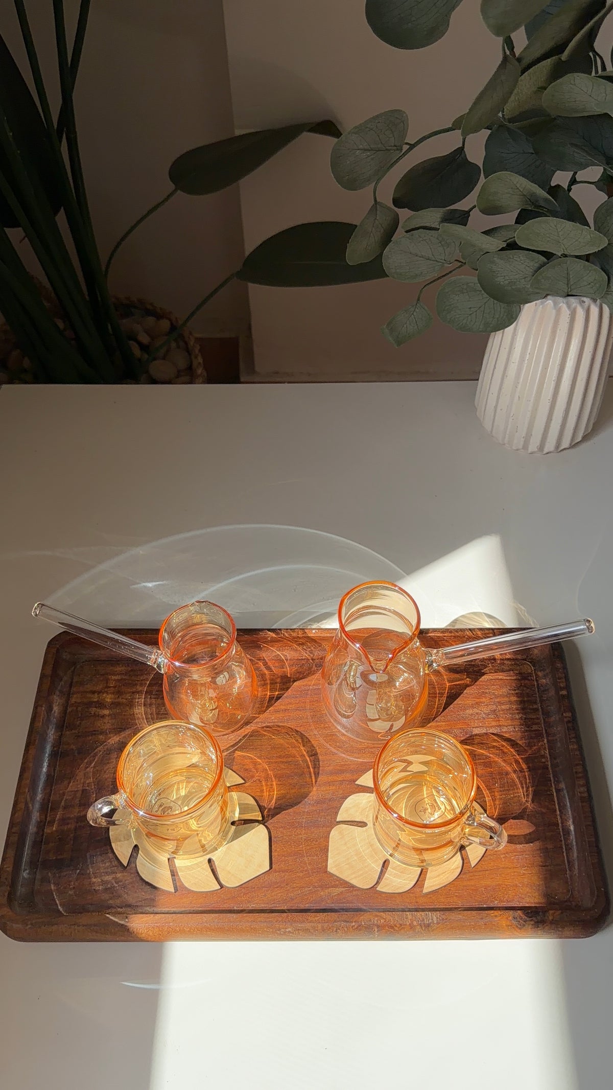 pyrex 4 set + 2 wooden coasters