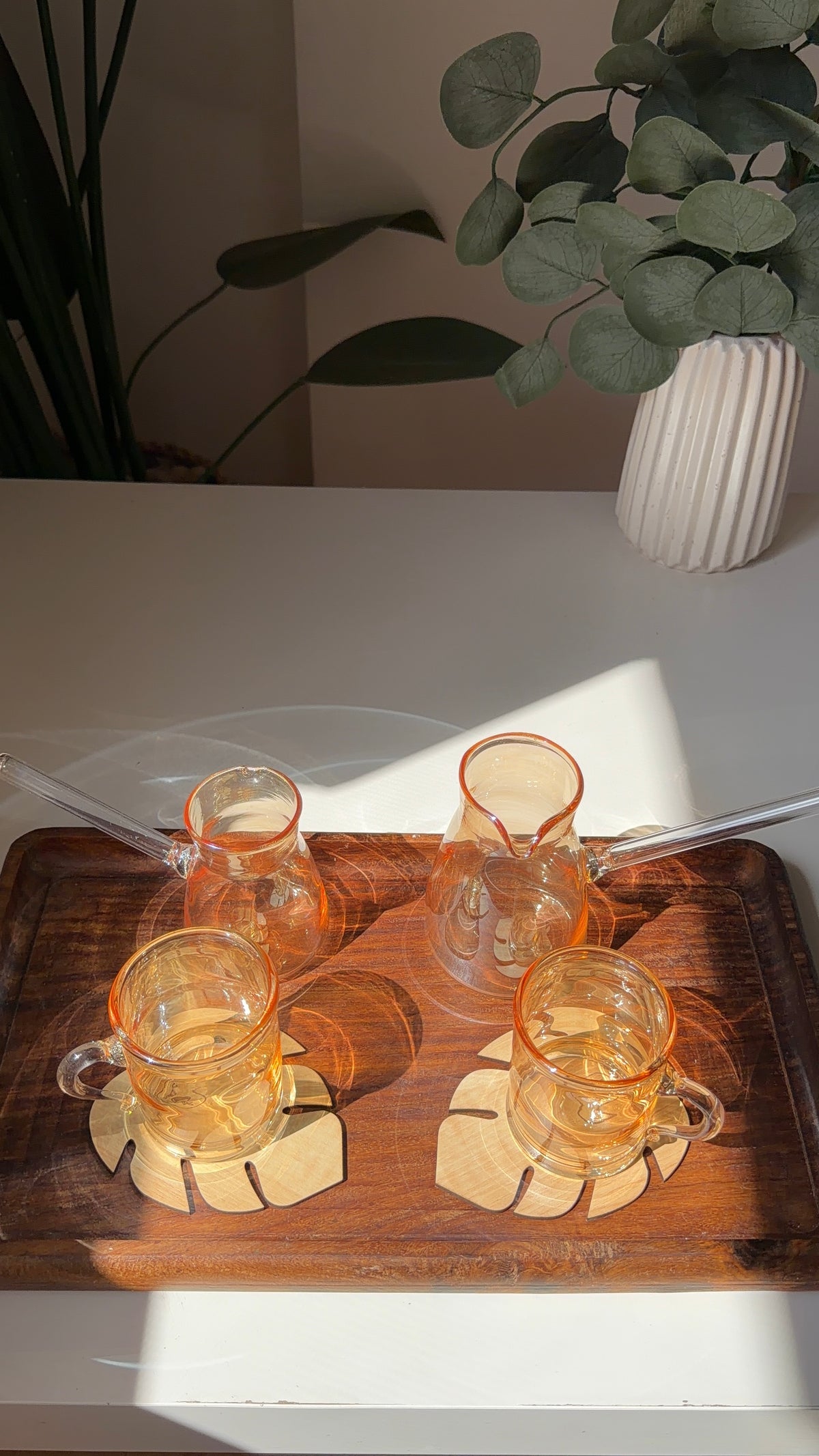 pyrex 4 set + 2 wooden coasters