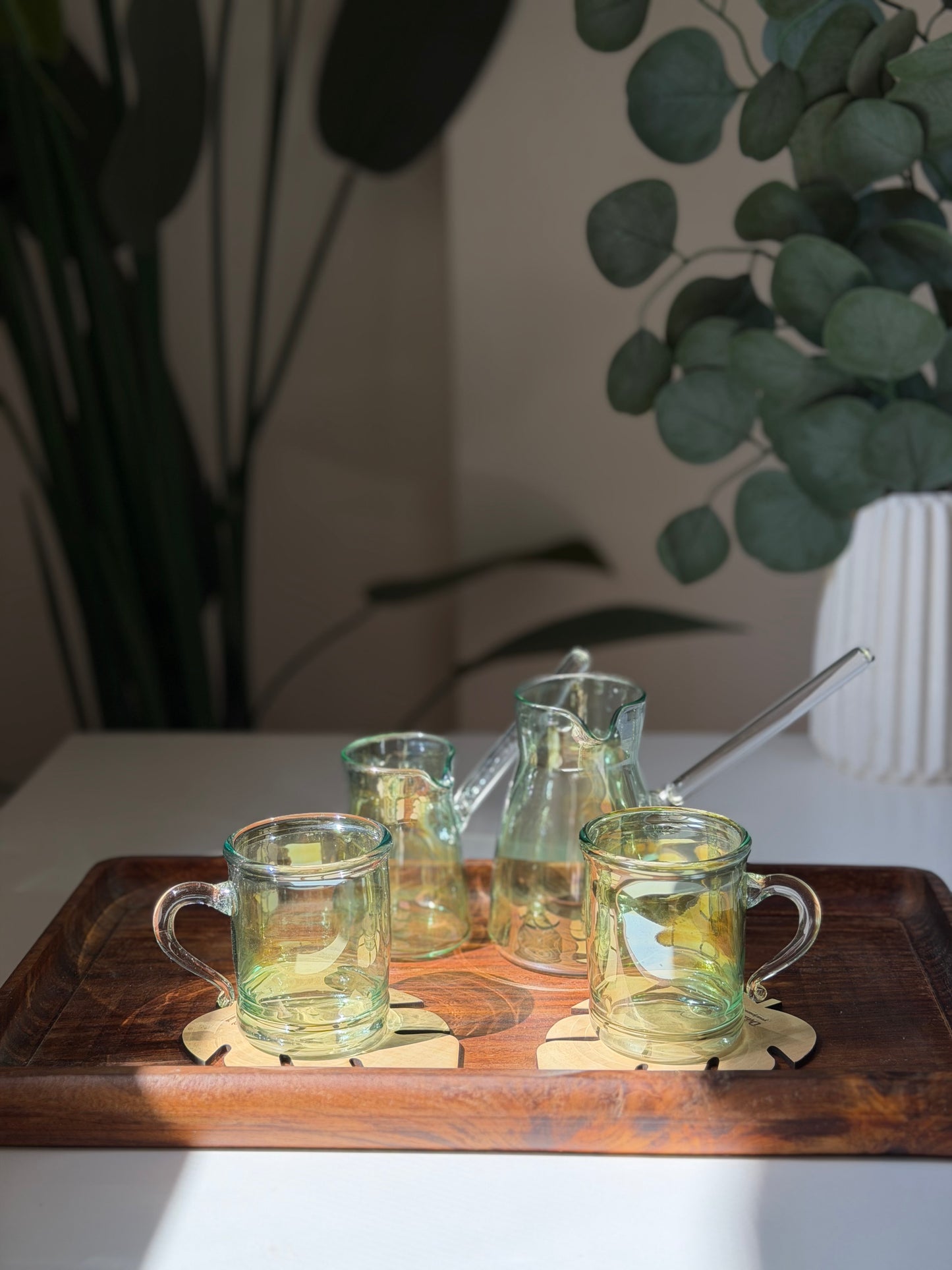 pyrex 4 set + 2 wooden coasters