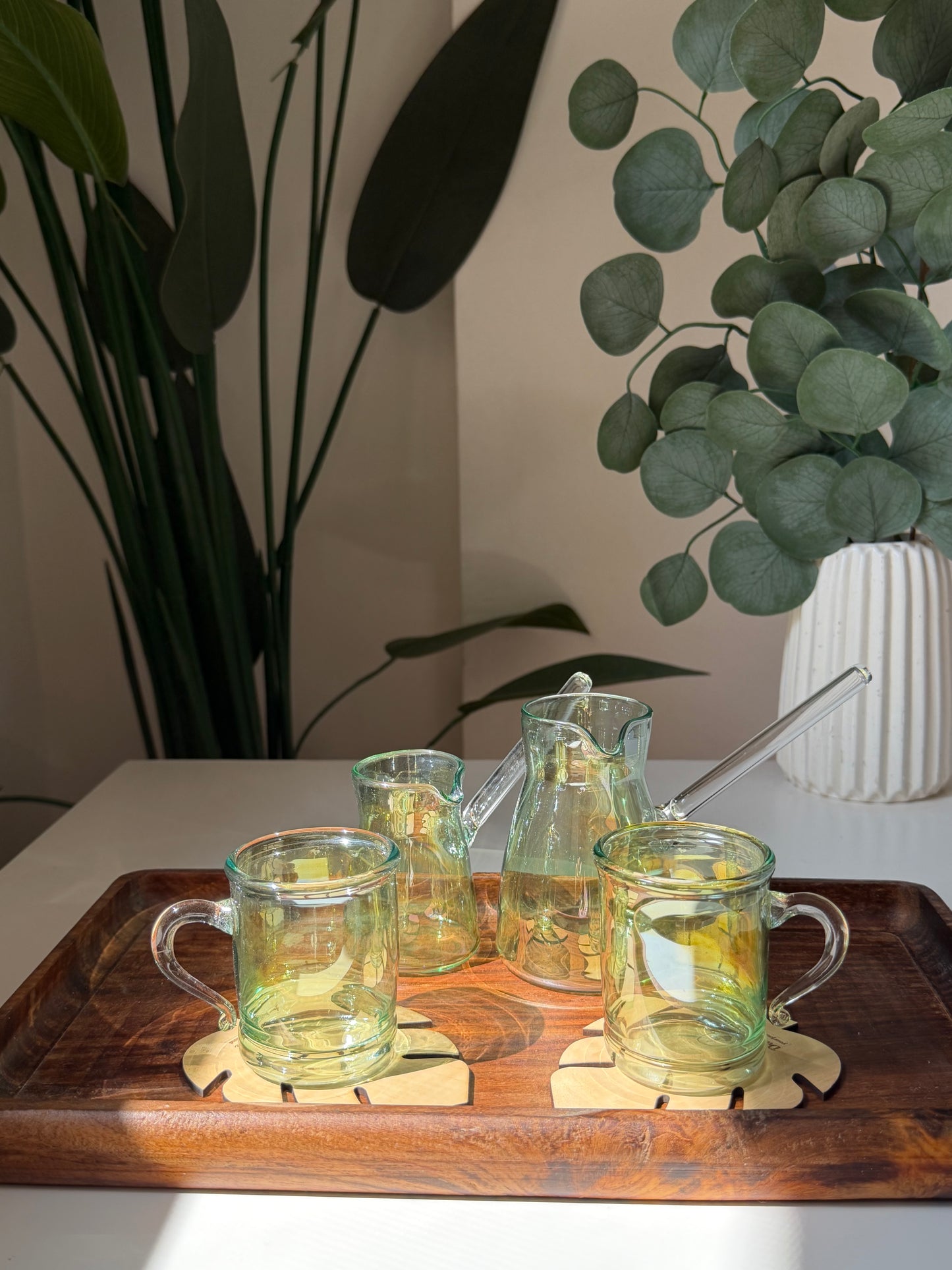 pyrex 4 set + 2 wooden coasters