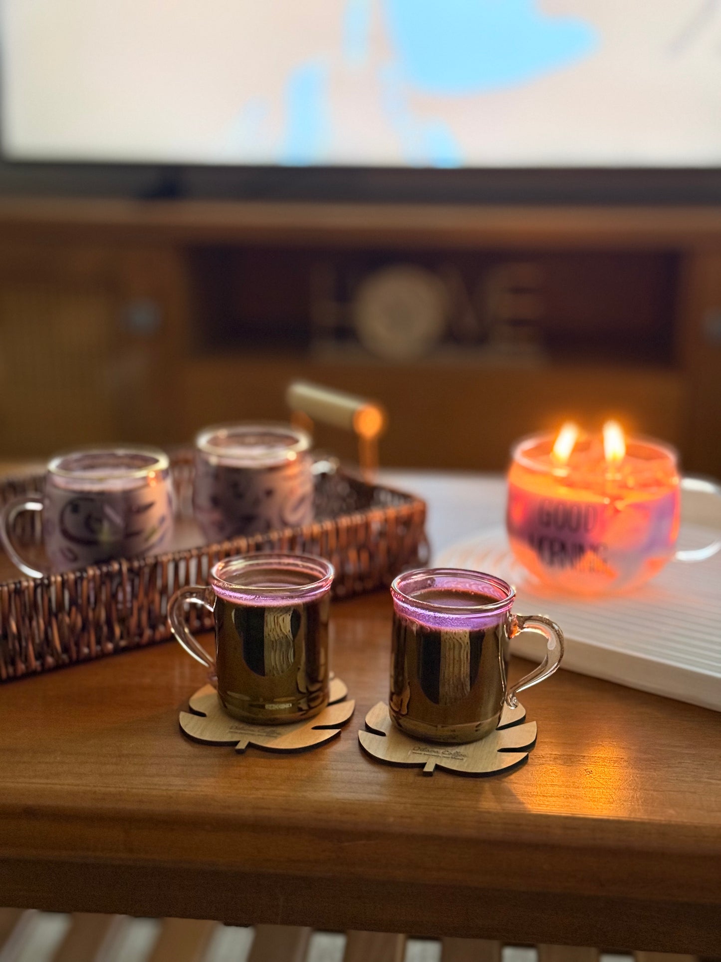pyrex 4 set + 2 wooden coasters
